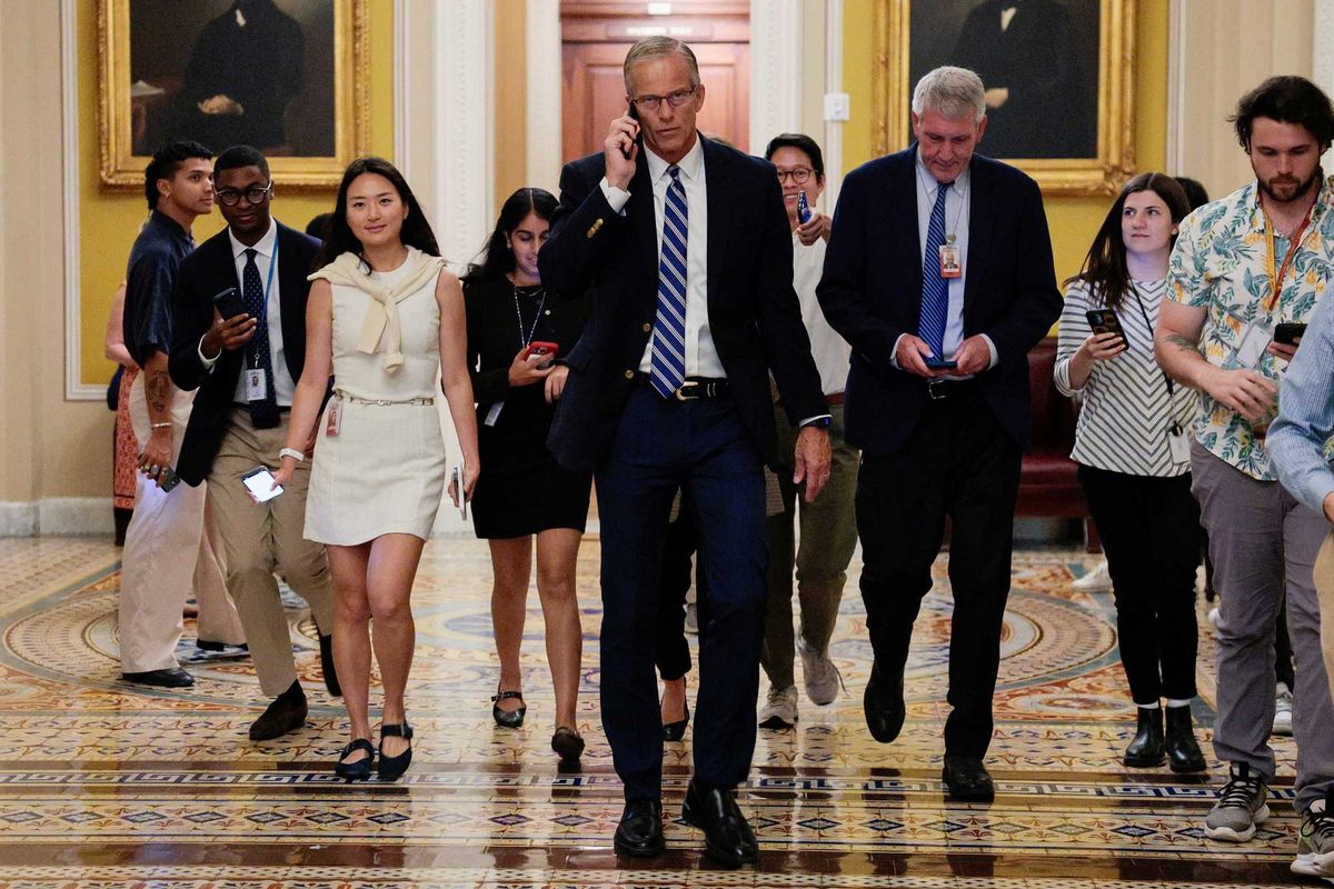 'Chaos' splinters GOP as president changes plan at 'worst possible time': report