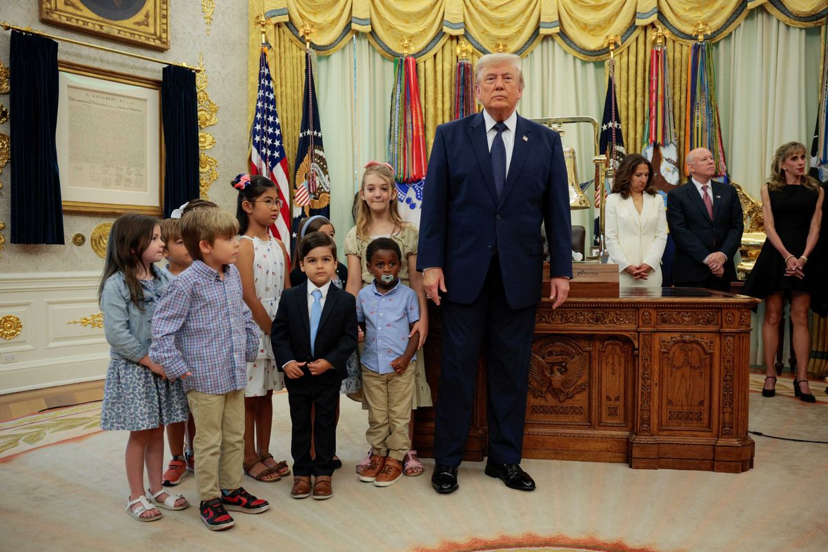 Hot mic catches Trump begging for validation after press conference