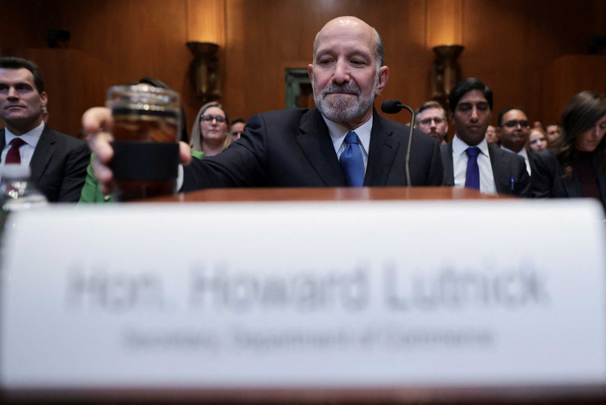 'Despicable': Howard Lutnick mocked by onlookers after being busted again for blatant lie