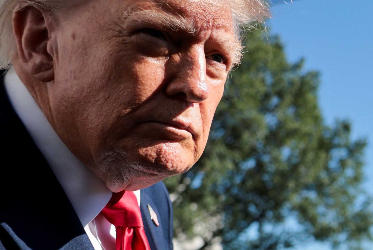 Trump pushes away 'top advisers' exposed for pro-Russian gig: 'I will terminate them'
