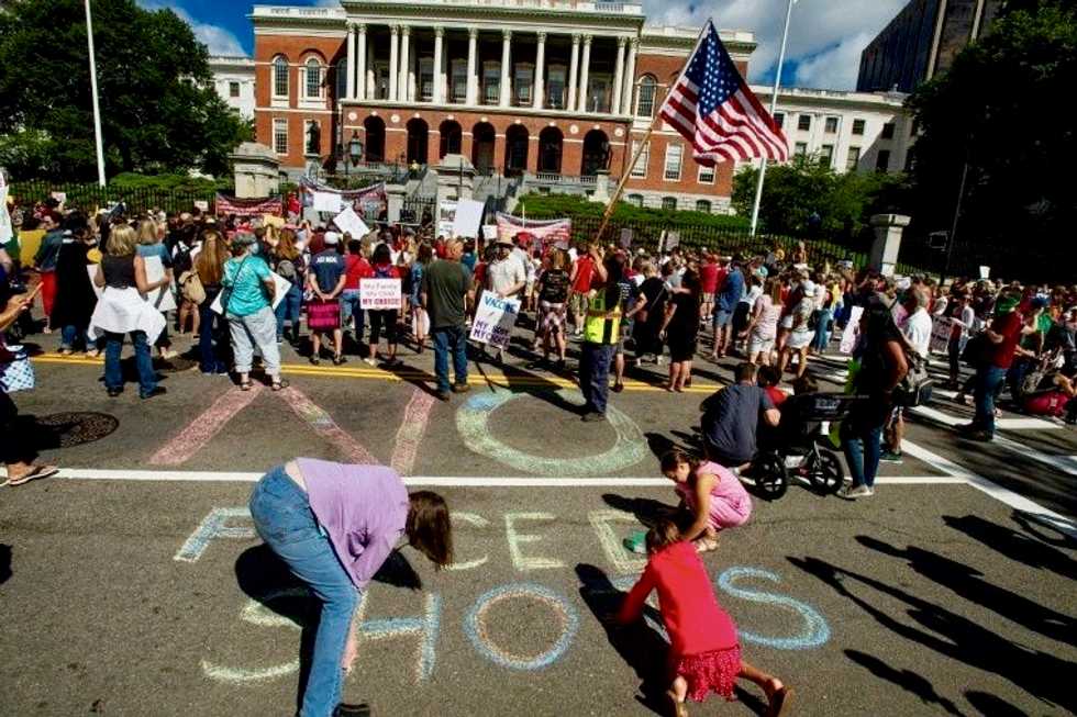 US protesters rally against mandatory flu shots for students