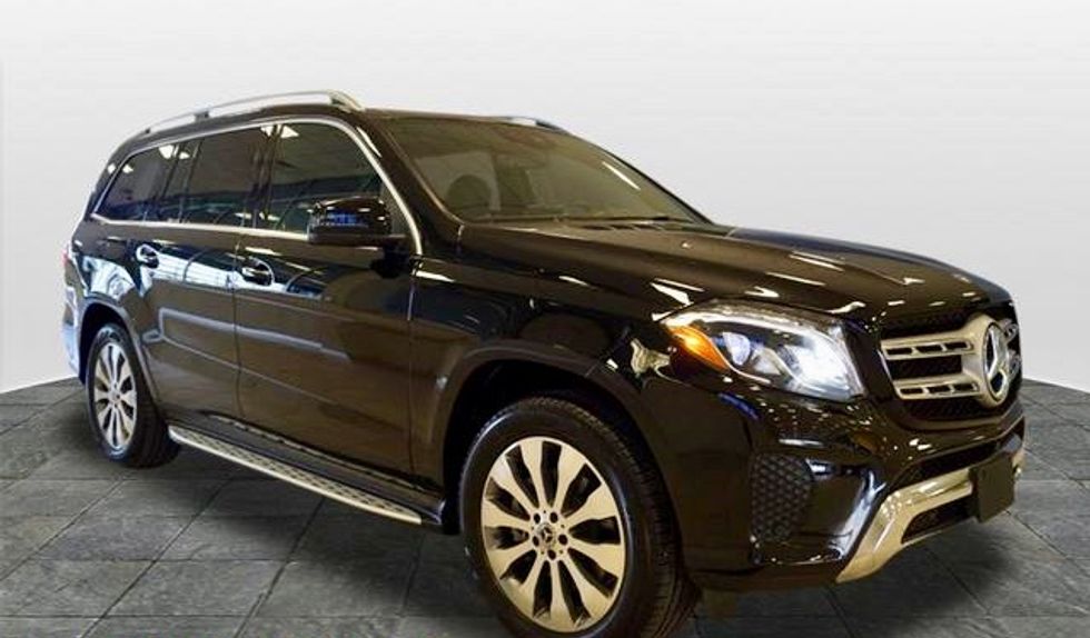 US built Mercedes-Benz SUV's held up by Chinese customs