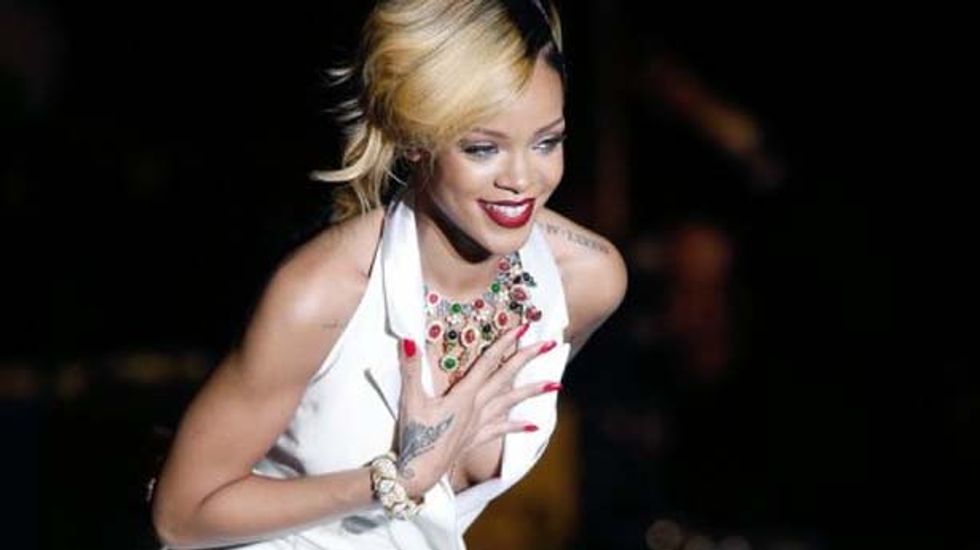 Rihanna selfie leads to arrest of two men in Thailand
