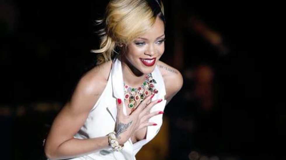 Rihanna selfie leads to arrest of two men in Thailand