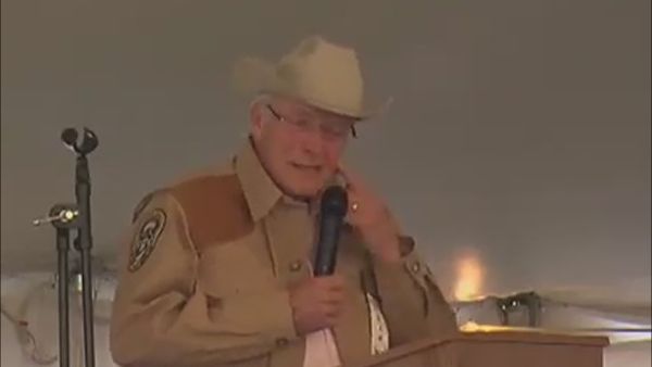Dick Cheney mocked by guy in a kilt after he loses antelope hunt over a 'gun malfunction'