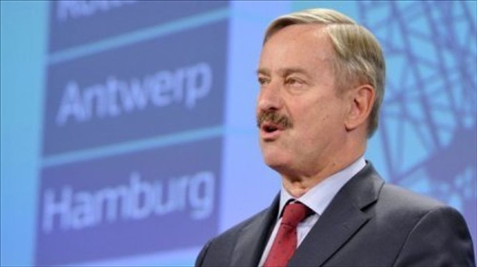 European Union backs push for airline pollution agreement