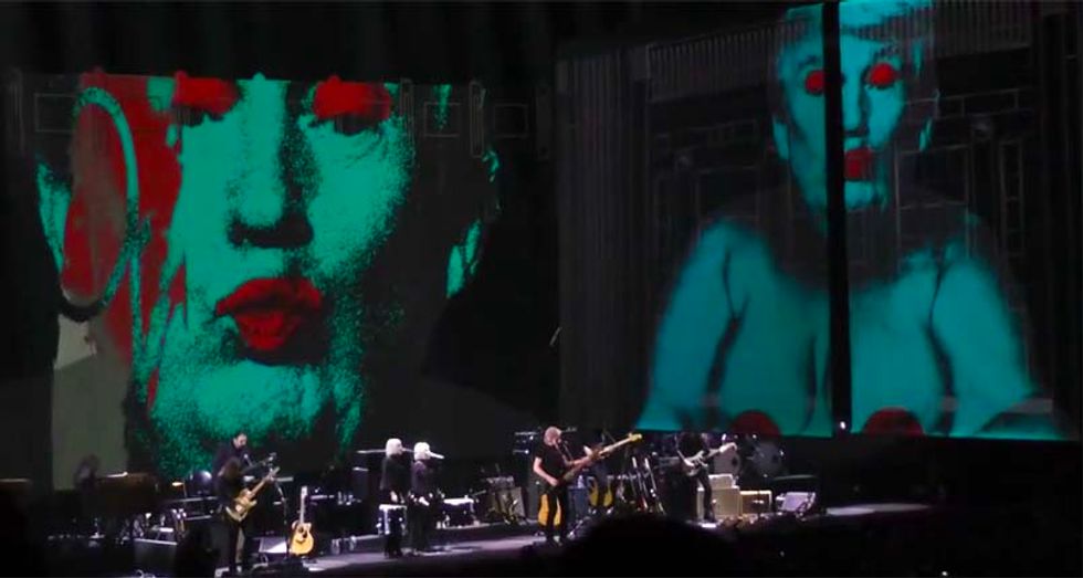 'Picture a leader with no f*cking  brains': Pink Floyd's Roger Waters unloads on Trump at Chicago concert