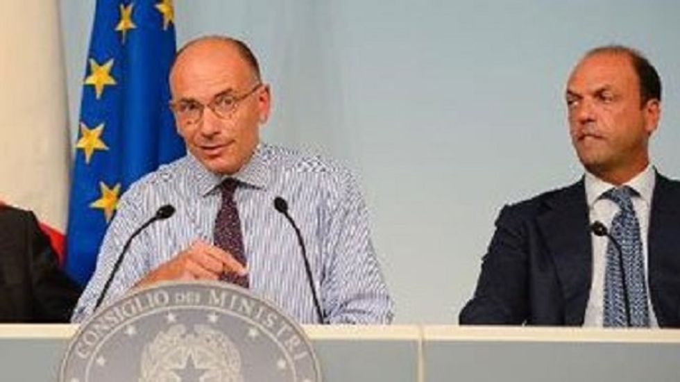 Italian government collapses in chaos as Berlusconi's party withdraws