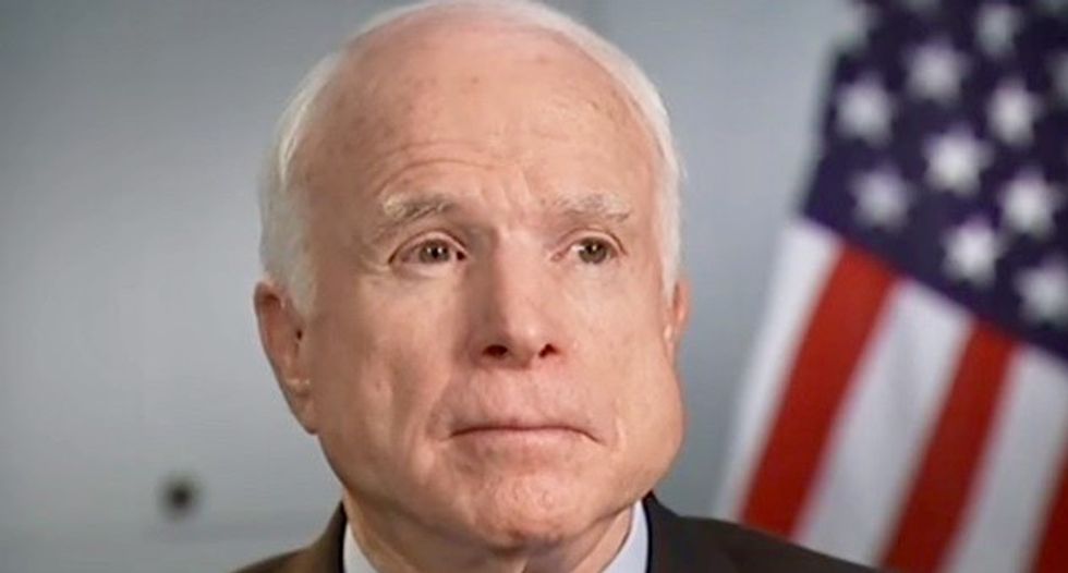 Two US senators unveil bipartisan immigration plan