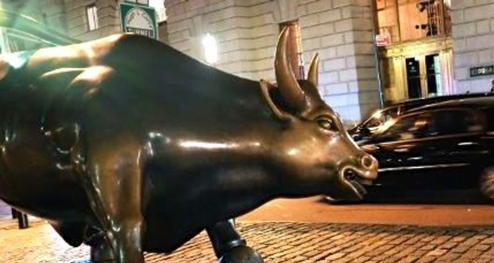 Wall Street voting for Clinton and Republican Congress
