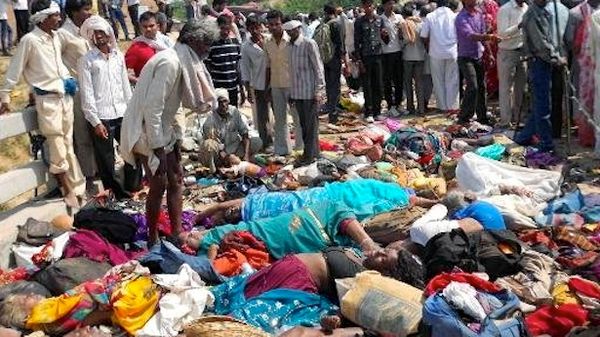 Police tactics fall under scrutiny as death toll grows in India temple stampede