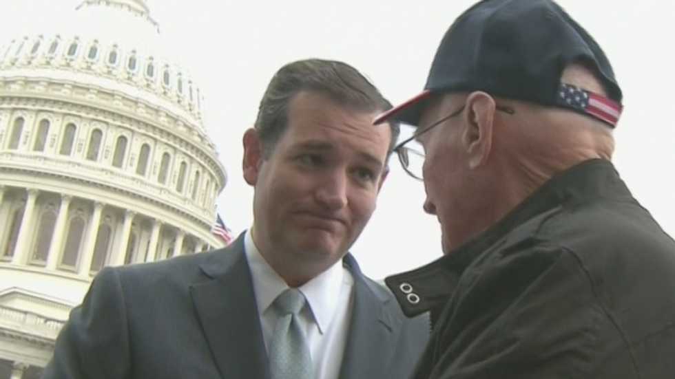 Cruz stages photo op outside Capitol greeting visitors after government reopens