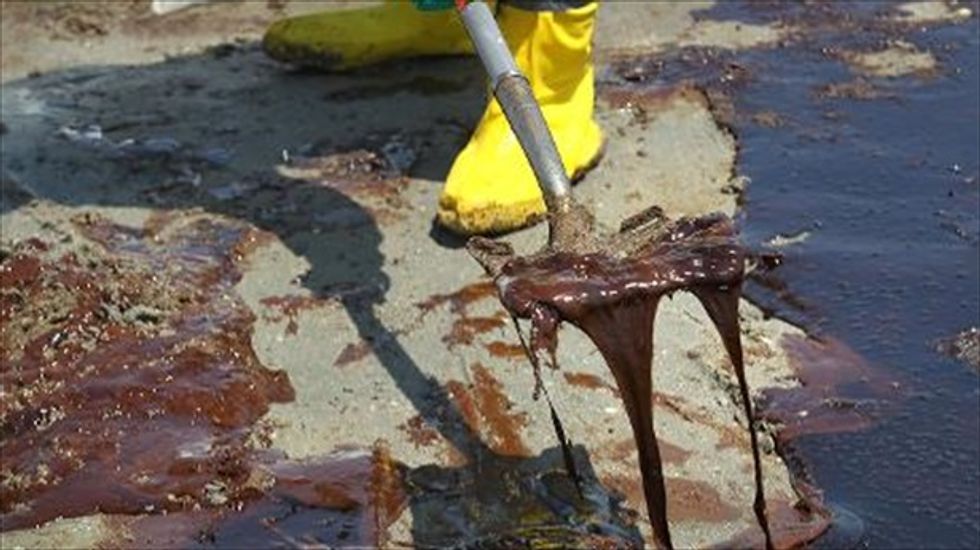Major oil pipeline leaks more than 7,000 gallons of crude oil into Ohio nature preserve