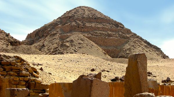 Archaeologists find 4,000 year-old tomb of prominent doctor to pharaohs southwest of Cairo