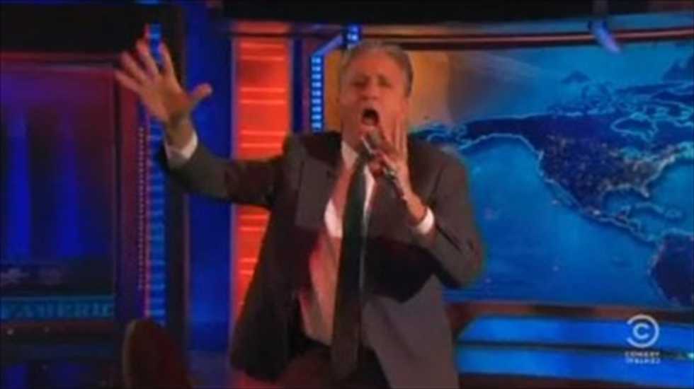 Jon Stewart mocks CNN's coverage of healthcare.gov: 'You'd think people were shi*ting into a cup '