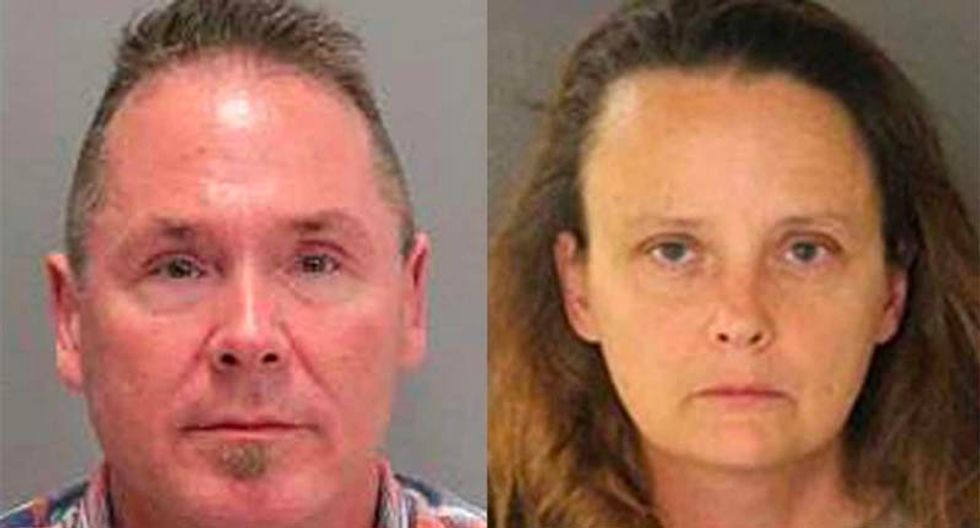 Hero teacher busts suspected pedophile texting molestation instructions while sitting on plane