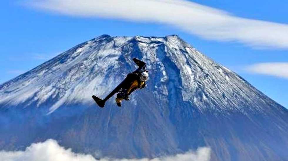 Swiss 'Jetman' takes joy ride around Mount Fuji on jet-engine powered wings