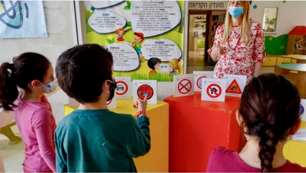 In one patch of Texas, it's back to school after online learning flunks