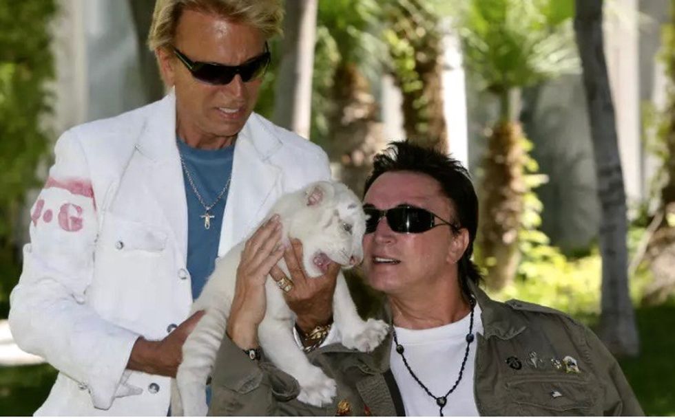 Roy Horn, of magical duo Siegfried and Roy, dies