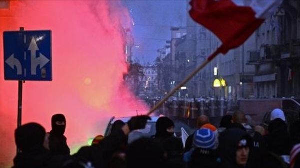 Thousands of protesters converge on Russian embassy in Poland
