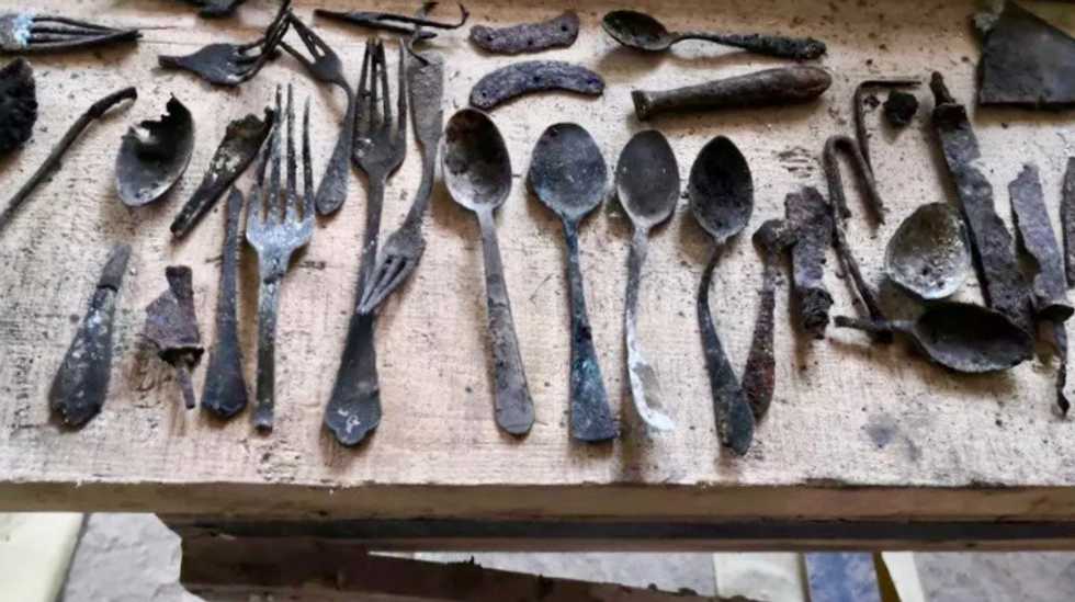 Auschwitz renovation uncovers objects hidden by prisoners
