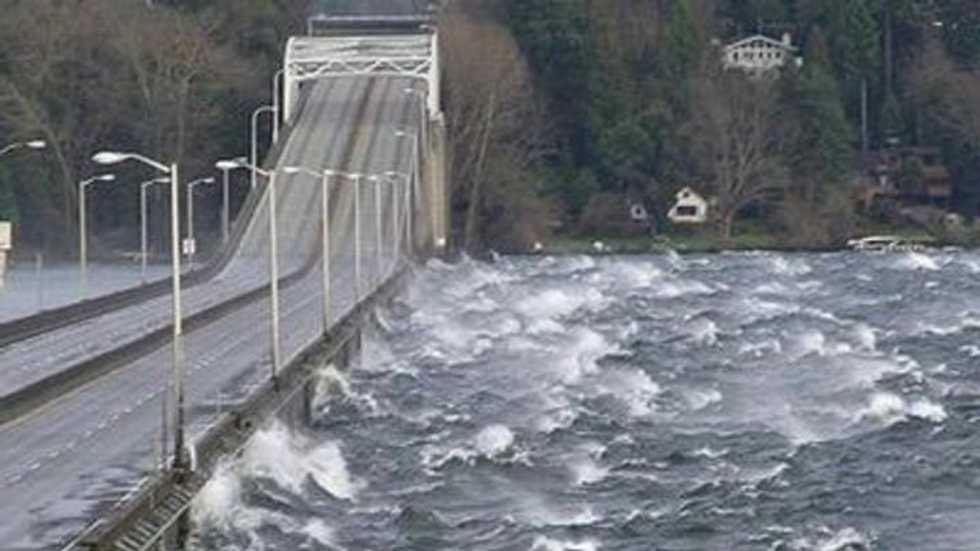Listen to harrowing 911 calls from people stuck on wind-whipped Washington bridge