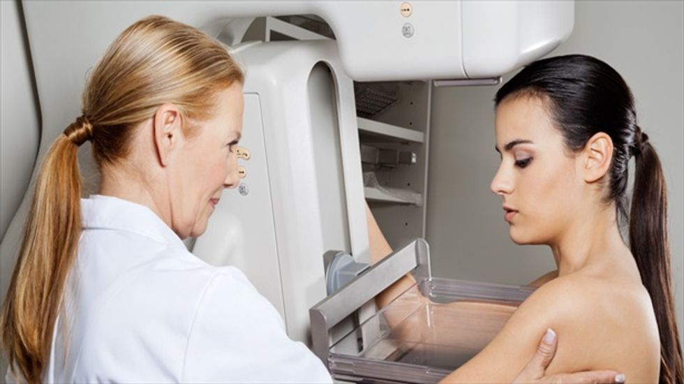 Heat-cam exhibit alerts tourist to breast cancer