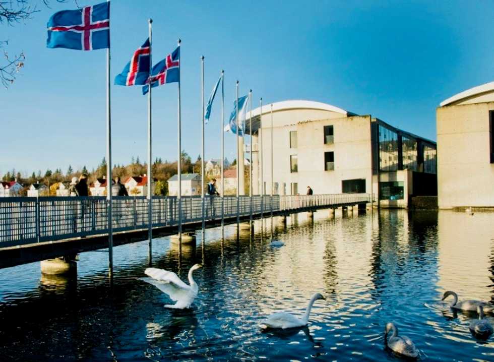 Partygoers celebrate as Iceland's nightclubs reopen