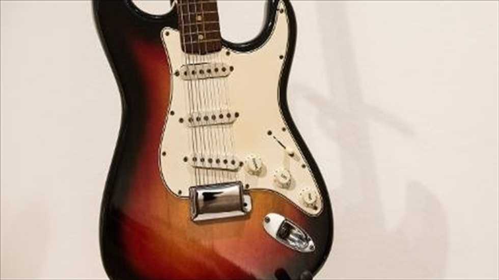 Bob Dylan's electric guitar auctioned off for nearly $1 million