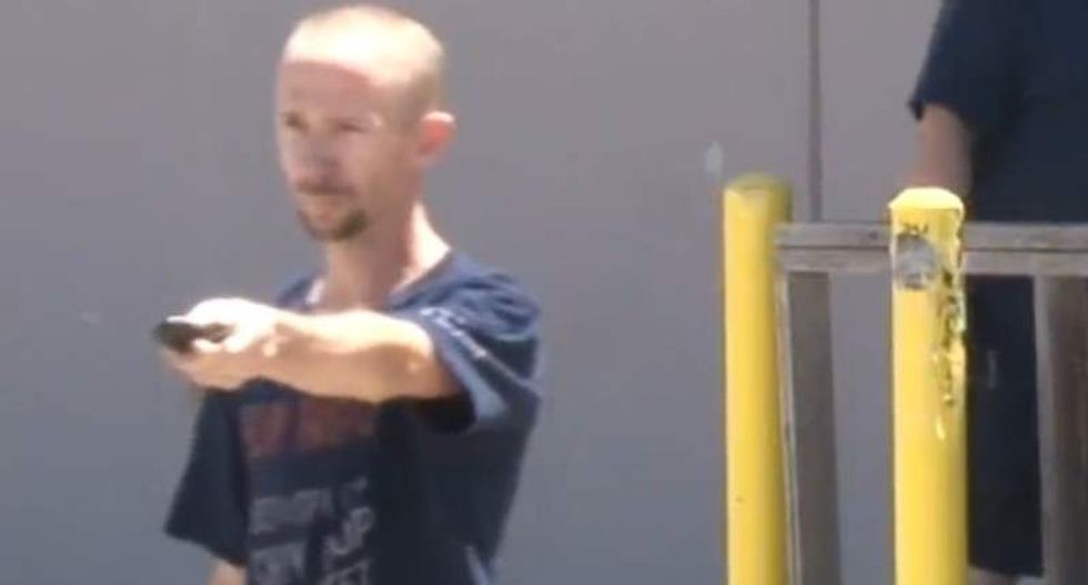 Gun store worker menaces reporter for covering Confederate flag put up by his boss