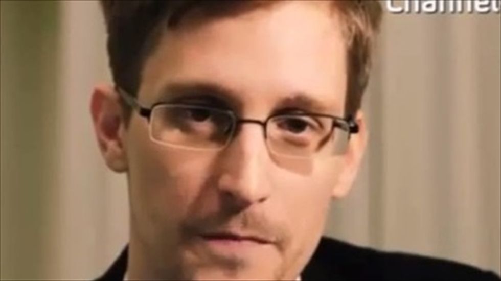 Edward Snowden's disembodied head makes sweet love to dreamy heartthrob Vladimir Putin