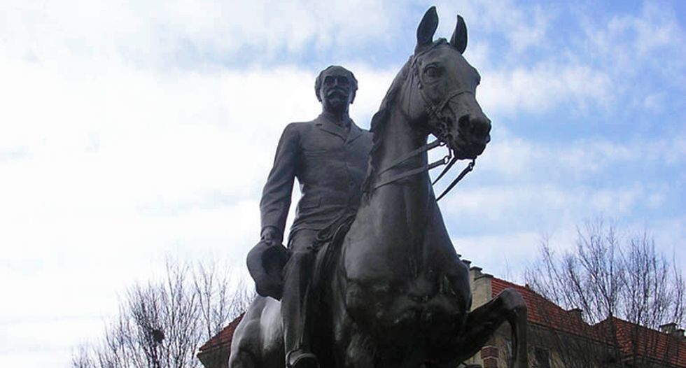 Louisville mayor removing Confederate relic statue amid protests is literally the least he could do