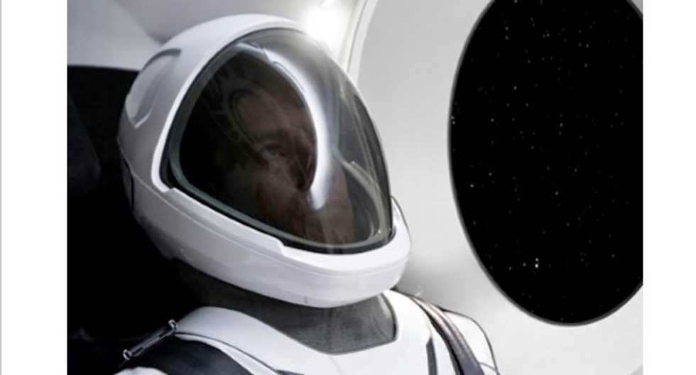 SpaceX unveils peek at sleek new spacesuit