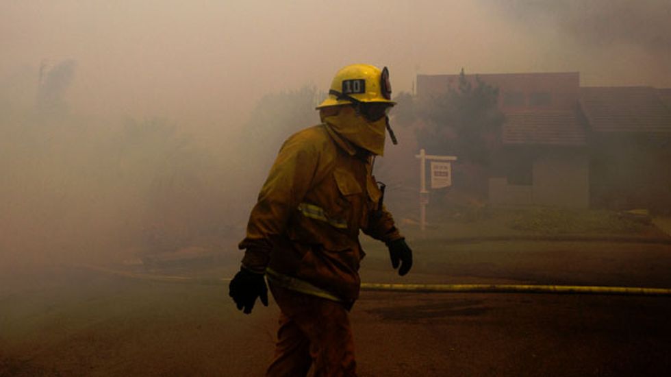 125,000 people flee their homes as wildfires rage through southern California