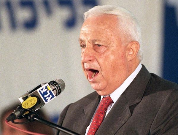 Israelis pay last respects to founding father Ariel Sharon