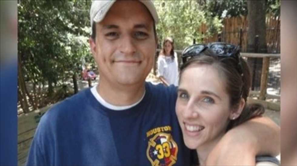 Texas firefighter quenches roadside blaze with beer