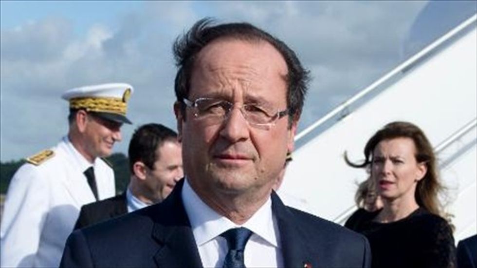 Charlie Hebdo staff try in vain to stifle laughter as pigeon craps on Francois Hollande