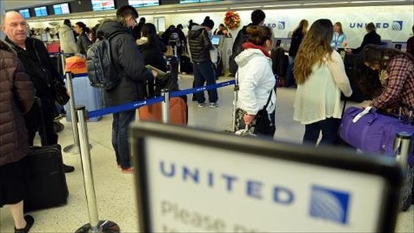 U.S. airlines lags behind hotels, travel agencies in customer satisfaction poll