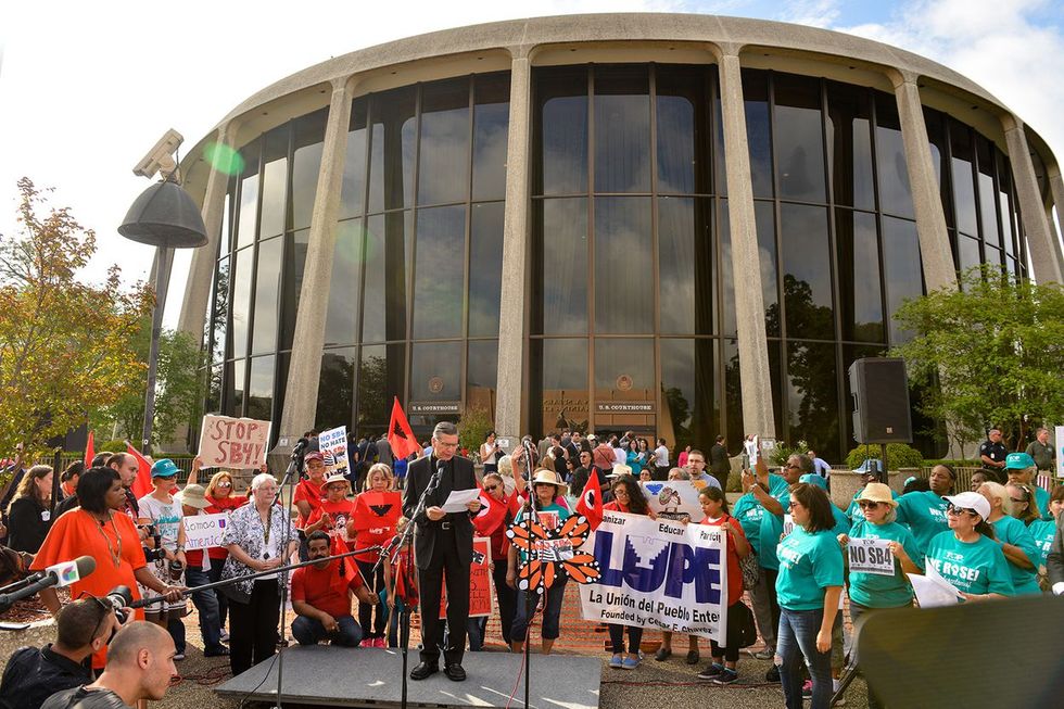 Judge temporarily blocks 'sanctuary cities' law