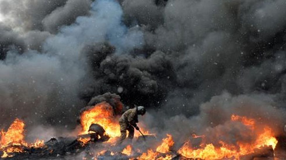 Kiev turns into battlezone as police clash with radical protesters