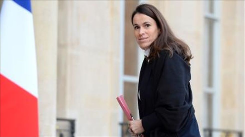 French magazine that reported on president's alleged affair fined for violating minister's privacy