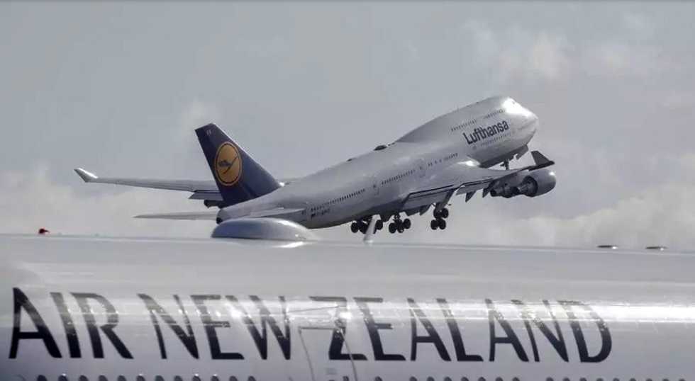 New Zealand restricts entry for Kiwis escaping coronavirus