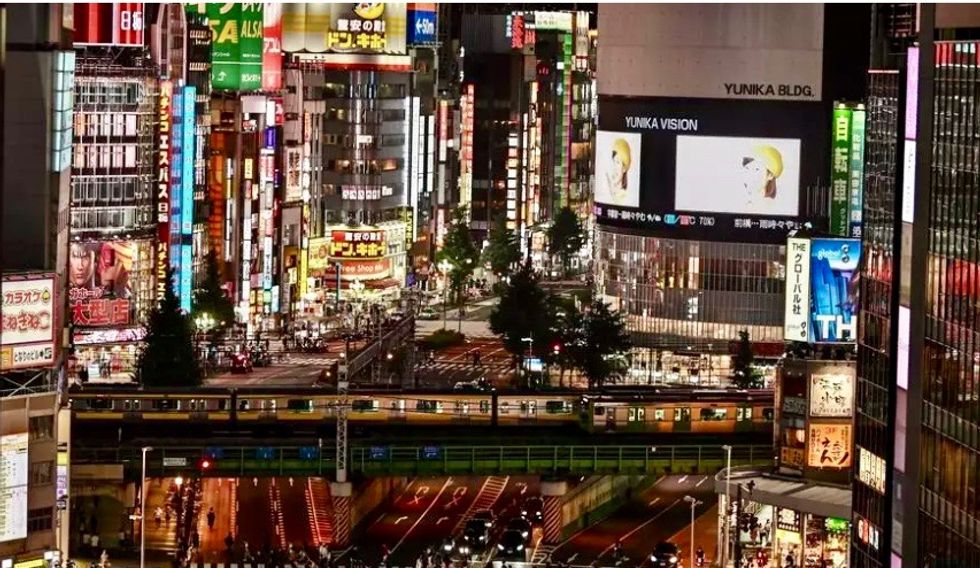 Tokyo to pay nightclubs to close as virus cases surge