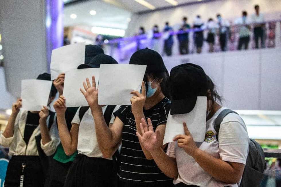 Mixed reaction from Hong Kong expats to UK visas offer
