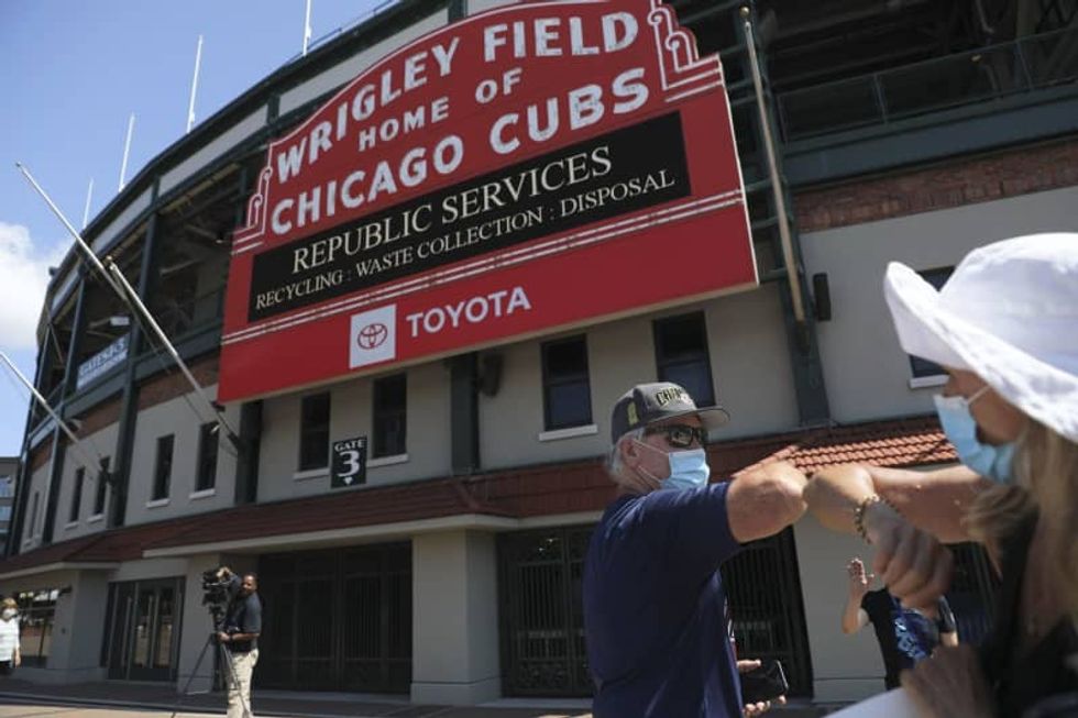 Doctor walks to Wrigley Field during his journey to hit every MLB ballpark -- raising awareness about preventable deaths in health care settings