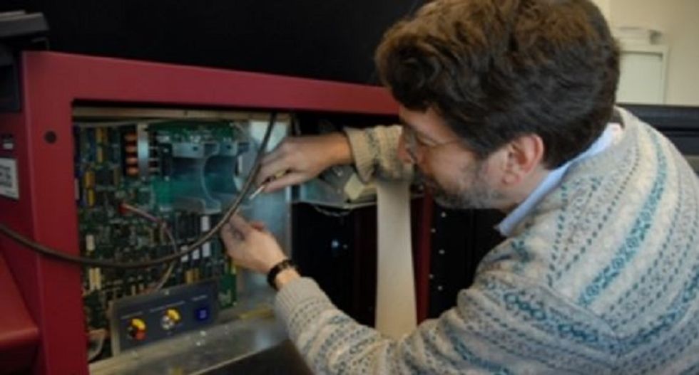 Computer expert hacks into common voting machine in minutes to reveal shocking 2016 election threat