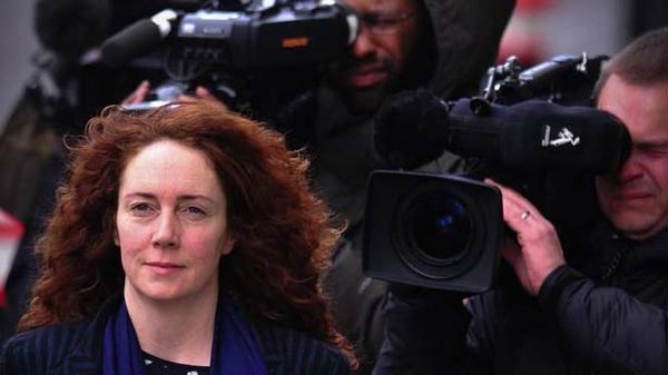 News of the World editor Rebekah Brooks cleared of bribery charge in British hacking trial