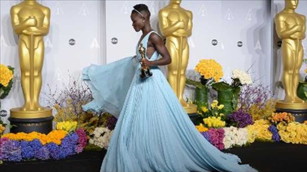 Academy Awards telecast includes record-breaking 'selfie' while setting 10-year rating mark