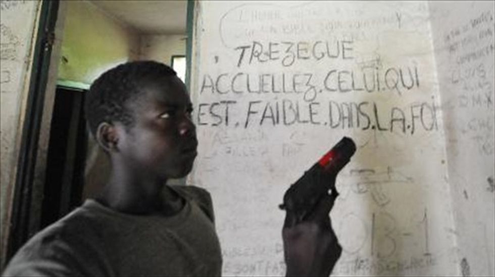 Abandoned in a palace, Central African militia waits for orders