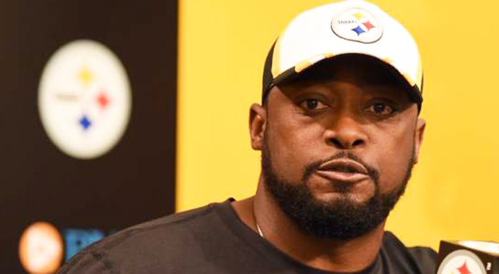 Entire team takes a knee: Pittsburgh Steelers to stay in locker room during anthem after Trump's attacks
